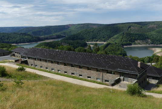 Das Naturschutz-Bildungshaus im Nationalpark Eifel Das Naturschutz-Bildungshaus im Nationalpark Eifel. Foto: Wolfgang Steiger